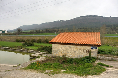 Abrevadero/Fuente, entrada de Mandaita