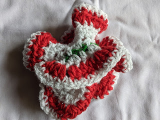 Möbius Unending Scrunchy - free crochet pattern info from Sweet Nothings Crochet