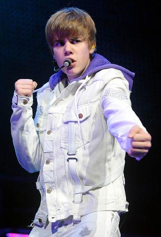 justin bieber 2011 tour dates. Justin Bieber Tour Dates 2011