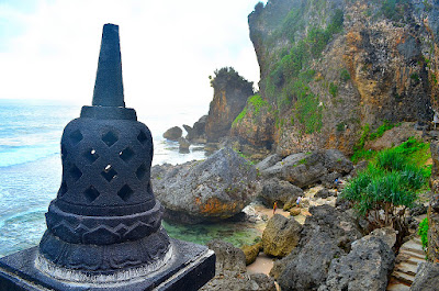  ialah salah satu pantai dari banyak sekali puluhan pantai di Gunungkidul yang Kaya akan keind Pantai Ngobaran Gunung Kidul, senandung wisata alam dan budaya