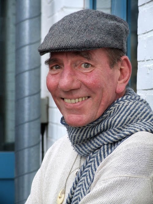 Pete Postlethwaite - Wallpaper Gallery