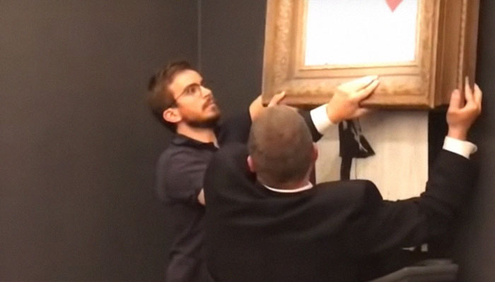 Artist Notices That Something Is Not Right In Banksy Shredding And Reveals The Truth Behind It