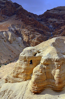 qumran dead sea scrolls cave dead sea israel