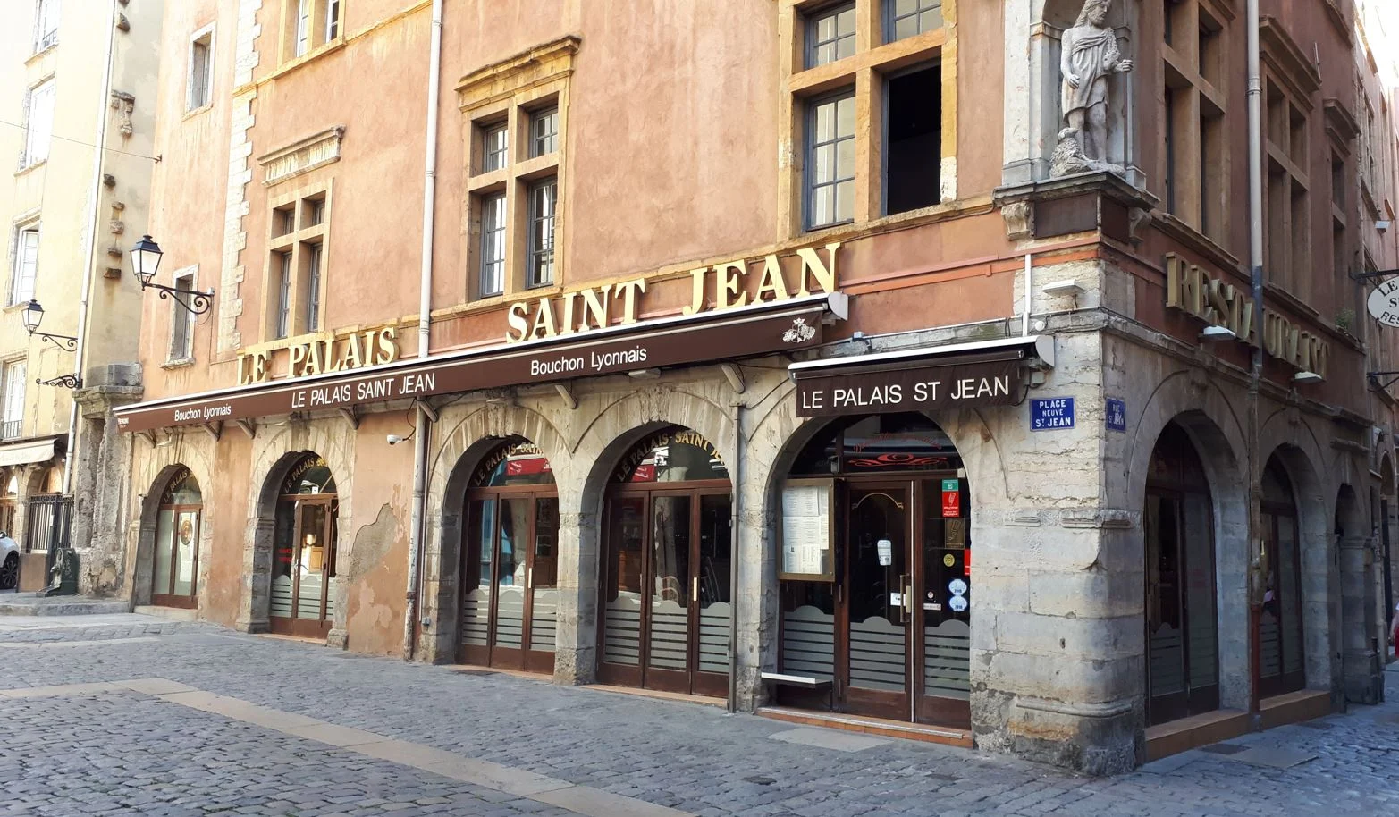 Un restaurant lyonnais dans le vieux-Lyon - Quartier très touristique