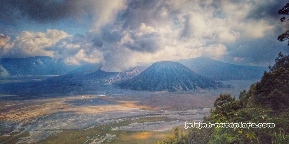 panorama kawah gunung bromo