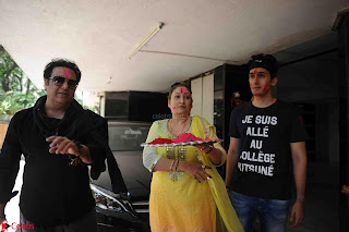 Govinda celeting Holi with His family wife daughter 020.JPG