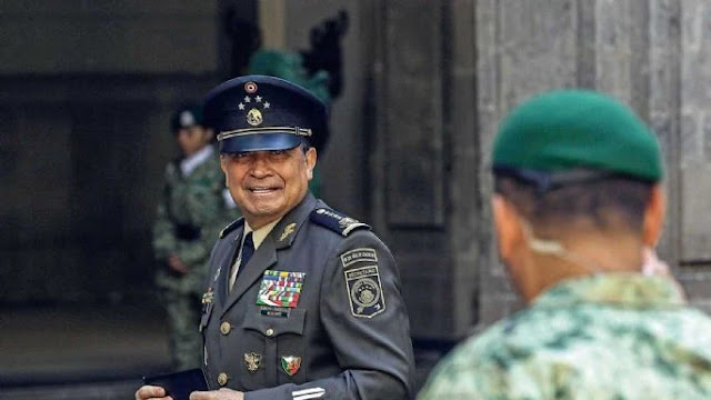 El General Luis Cresencio Sandoval Sectario de la SEDENA  y su hijo, al mando. La red militar que controla la inteligencia del Estado