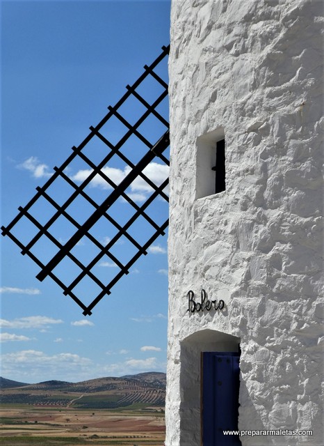 molinos de viento y Don Quijote de la Mancha