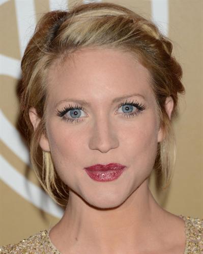 Brittany Snow  Hairstyles Photos mLciw