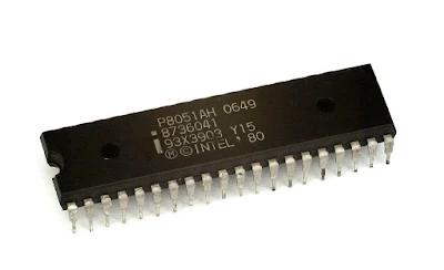    Mikrokontroler adalah sistem mikroprosesor lengkap yang terkandung di dalam   sebuah ch Mikrokontroler: Pengertian, Struktur dan Jenis-Jenisnya