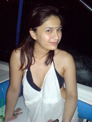 Beautiful Sexy and Voluptuous Babe,Philippines Women Actress and Models  pauleen luna bikini photos 02