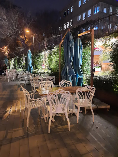 مقهى نيفيكان باغلارباسي للكتاب في اسطنبول