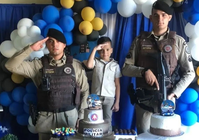  Policiais militares participam de aniversário e realizam sonho de fã mirim na Bahia