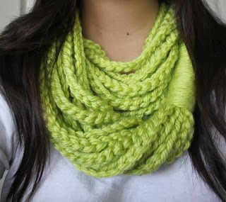 http://hiddendaisyy.blogspot.com/2012/02/chain-loop-scarf.html