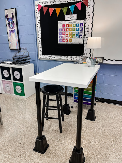 Looking through classroom decor themes? Check out this simple, modern decor resource, perfect for elementary, middle, or even high school classrooms! Click the picture to see all the pieces included! #classroomdecor #modernclassroom #classroomsetup