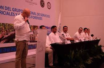 Falsean paradero del Fiscal: Ausente en evento de Cancún mientras desayuna con funcionario en Chetumal