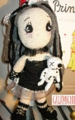 http://www.galamigurumis.com/tanatica-muneca-gotica/