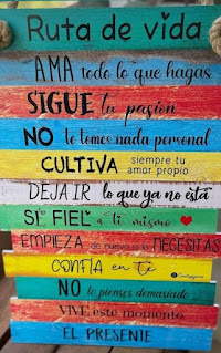 Frases en letreros de madera