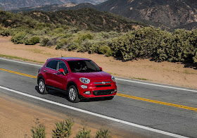 Front 3/4 view of 2016 Fiat 500X