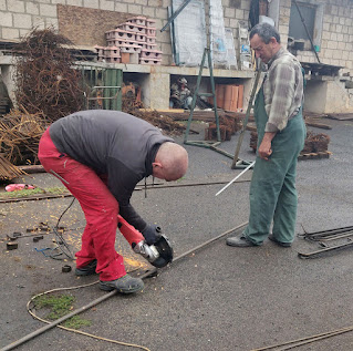 Cutting pipe for a curtain pole