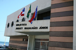 Biblioteca Juracy Magalhães comemora 44 anos com exposição sobre o Rio Vermelho