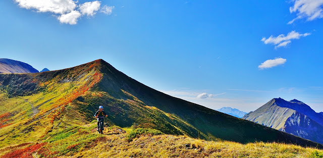 crête montagneuse en vttae