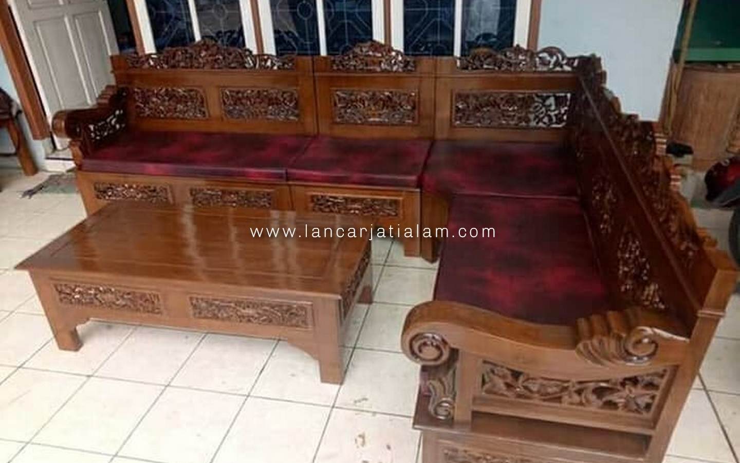 JUAL KURSI  SUDUT  UNTUK TAMU MODEL UKIR MINIMALIS DARI KAYU 