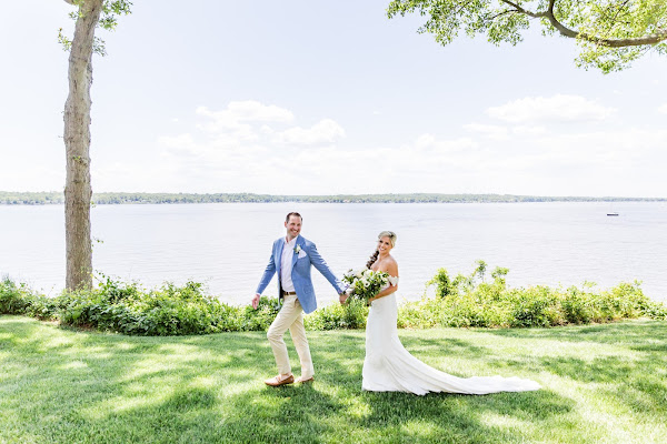 Summer Waterfront Wedding at The Gibson Island Club photographed by Maryland photographer Heather Ryan