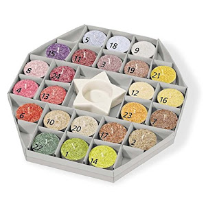 Duftkerzen-Adventskalender: 24 Palmwachs-Teelichter mit Keramikleuchter