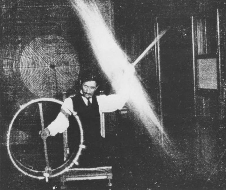 Alien Communication Conspiracy Theory and Nikola Tesla