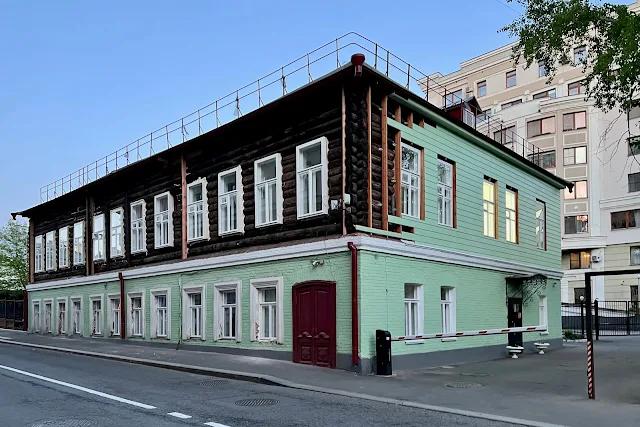 Погорельский переулок, бывший жилой дом 1896 года постройки / Гильзовая фабрика «Астория» / общежитие для рабочих «Моссельпром» / офис СМУ-11 «Мосметрострой»