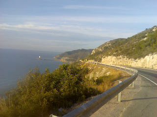 vista de las costas del Garraf, con Vallcarca al fondo