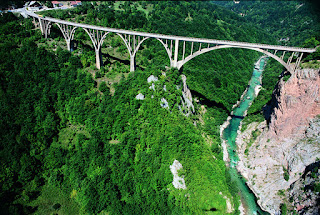 Bridge Tara river