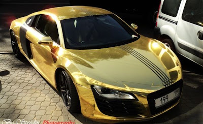 Gold Audi R8