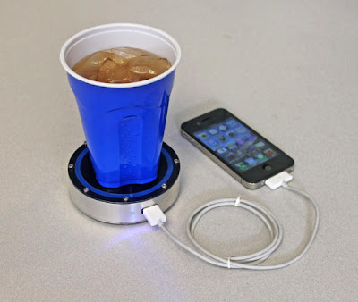إختراع جديد لشحن الهاتف بكوب من القهوة أو الشاي المثلج  phone mobile charge battry iphone coffer