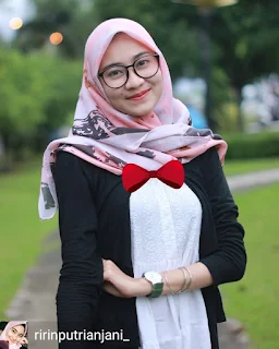 Hijabers cantik Ririn Putri Anjani