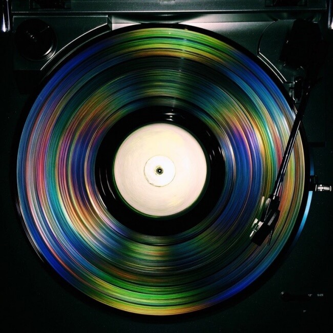 28 Fascinating Pictures That Will Satisfy Every Perfectionist - Long exposure photo of a vinyl record