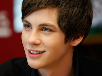 Logan Lerman download besplatne pozadine slike za desktop