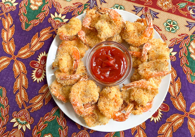 Food Lust People Love: These crunchy oven baked butterflied shrimp are dipped in a flavorful batter before being coated with panko. Tender inside, crunchy outside! And so, so good!