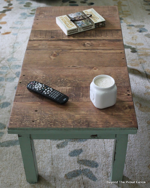 coffe table, fusion mineral paint, pallets, minwax stain, furniture makeover, salvaged wood, http://goo.gl/hf68fG
