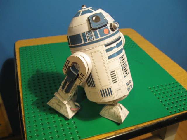 r2d2 papercraft, model, papercraft, papierowe modele, kartonowy r2d2, r2d2, paper model star wars, robot ze star wars, r2d2 paper model, star wars papercraft, papercraft download, sciagnac kartonowe modele, image of r2d2, photos of r2d2