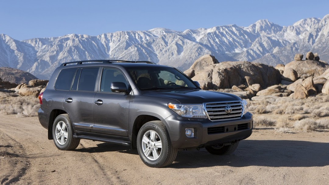 2013 Toyota Land Cruiser HD Wallpaper 3