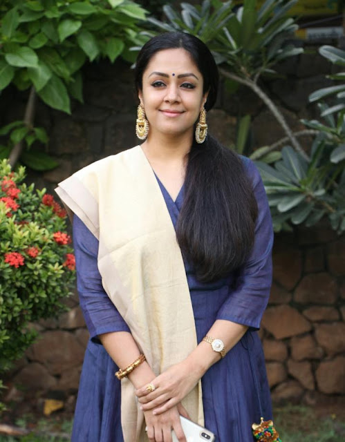 Tamil actor Surya wife Jyothika pics