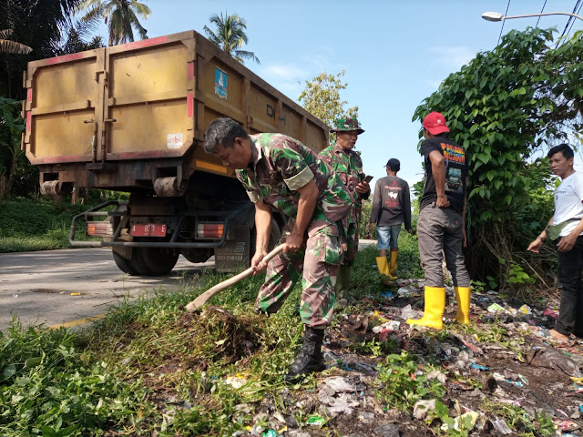 Giat Koramil 0602-13/Padarincang Laksanakan Karbak Pembersihan Sampah Bersama Warga