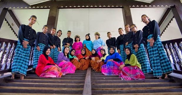 Pakaian Adat Sulawesi Selatan, Nama, Gambar, dan 