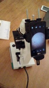 adaptador para smartphones a microscopios
