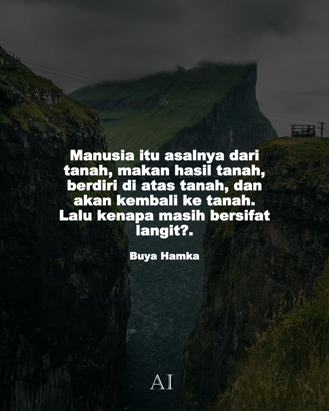 Wallpaper Kata Bijak Buya Hamka  (Manusia itu asalnya dari tanah, makan hasil tanah, berdiri di atas tanah, dan akan kembali ke tanah. Lalu kenapa masih bersifat langit?.)