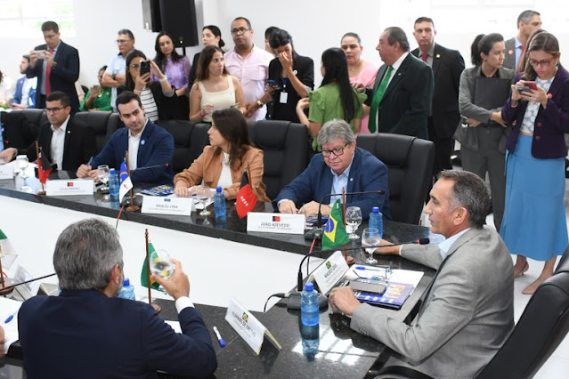 João Azevêdo, governadores e ministro Waldez Góes assinam acordo de operação sustentável das águas do São Francisco
