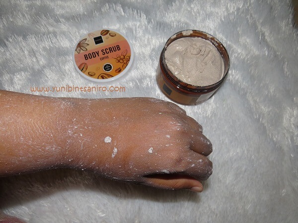 Penggunaan Body Scrub Coffee