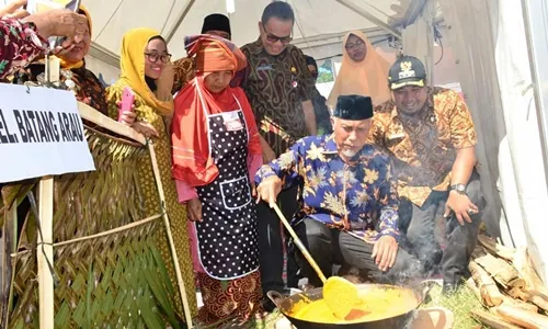 Marandang di Momen HPN, Mahyeldi Berurai Air Mata